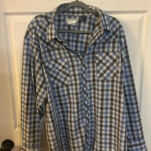 Wrangler pearl snap shirt
XXL
Men’s